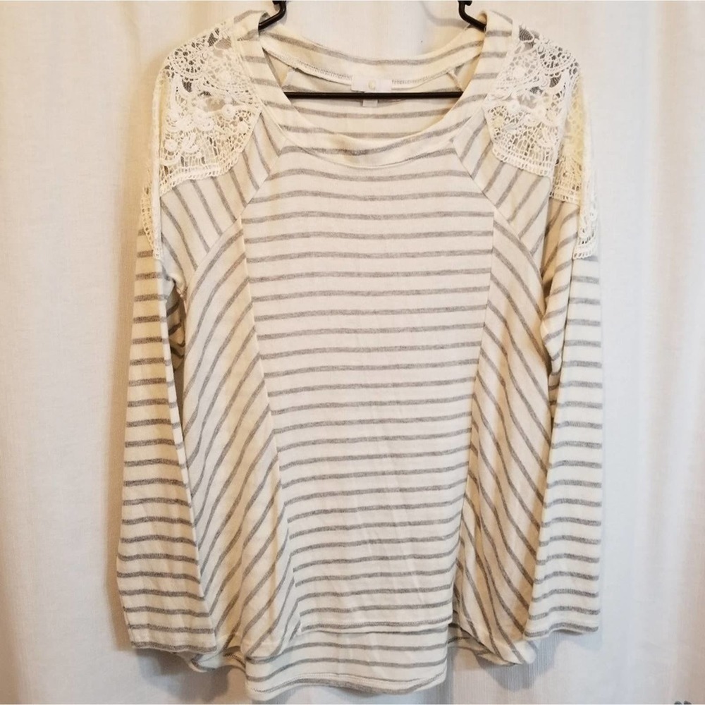 Lace shoulder grey‎ white striped long sleeve top
